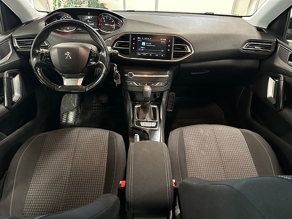 Peugeot 308 7 of 16