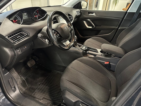 Peugeot 308 9 of 16