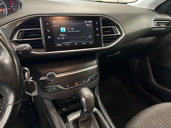 Peugeot 308 10 of 16