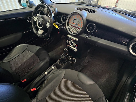 MINI Cooper S 12 of 25