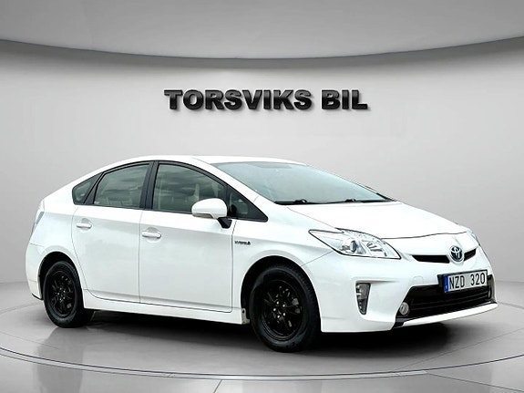 Toyota Prius 7 of 15