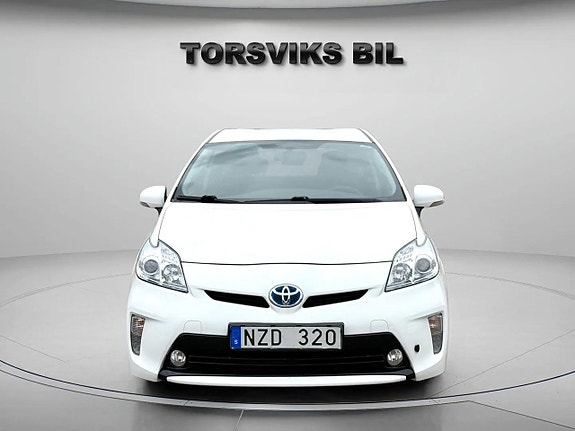Toyota Prius 8 of 15