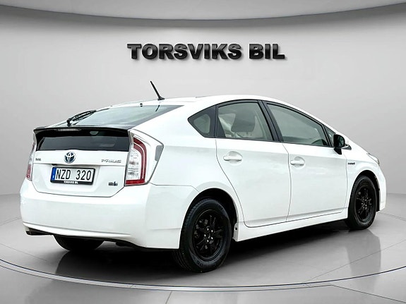 Toyota Prius 5 of 15