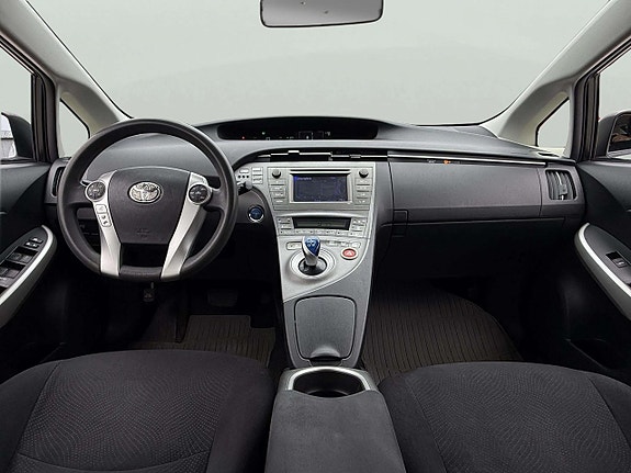 Toyota Prius 9 of 15
