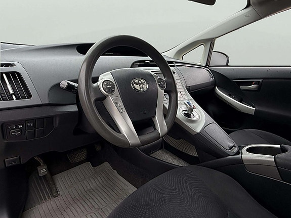 Toyota Prius 11 of 15