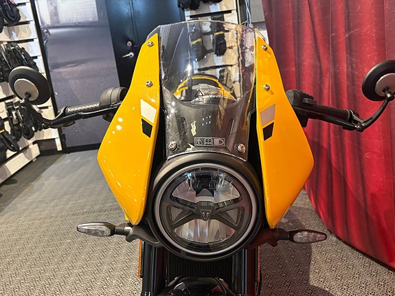 Triumph THRUXTON 400 *TICKET TO RIDE 4.000KR* 5 of 11