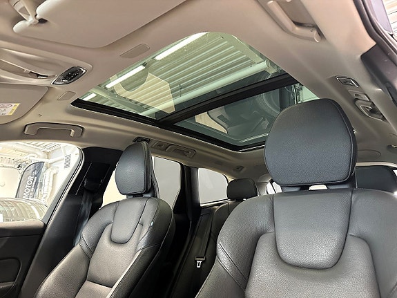 Volvo XC60 17 of 24