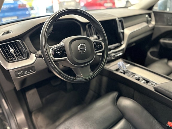 Volvo XC60 15 of 24