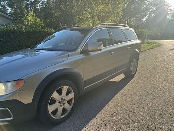 Volvo XC70 2 of 15