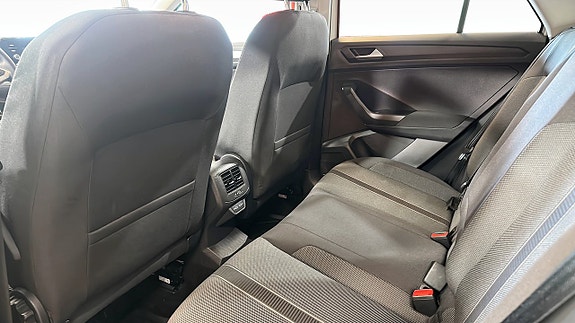 Volkswagen T-Roc 12 of 19