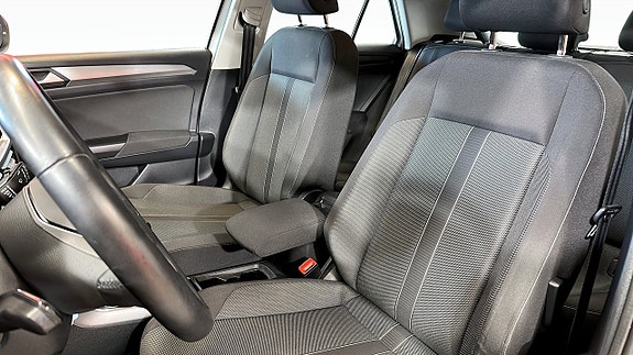 Volkswagen T-Roc 8 of 19