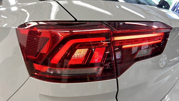 Volkswagen T-Roc 14 of 19