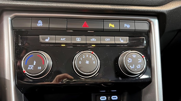 Volkswagen T-Roc 16 of 19