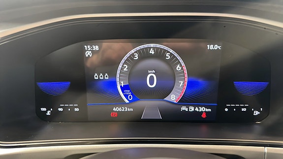 Volkswagen T-Roc 17 of 19