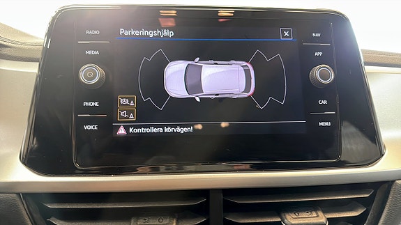 Volkswagen T-Roc 9 of 19