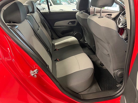 Chevrolet Cruze 5 of 13