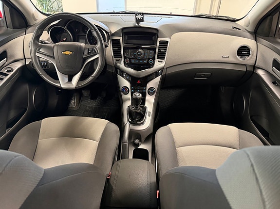 Chevrolet Cruze 7 of 13