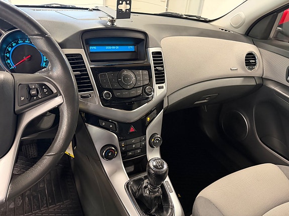 Chevrolet Cruze 11 of 13