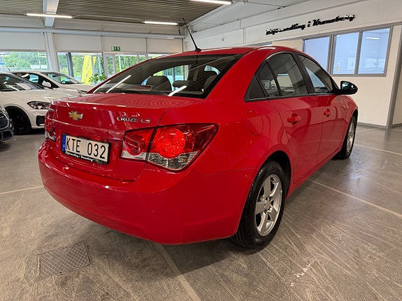 Chevrolet Cruze 3 of 13