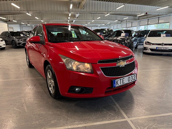 Chevrolet Cruze 2 of 13