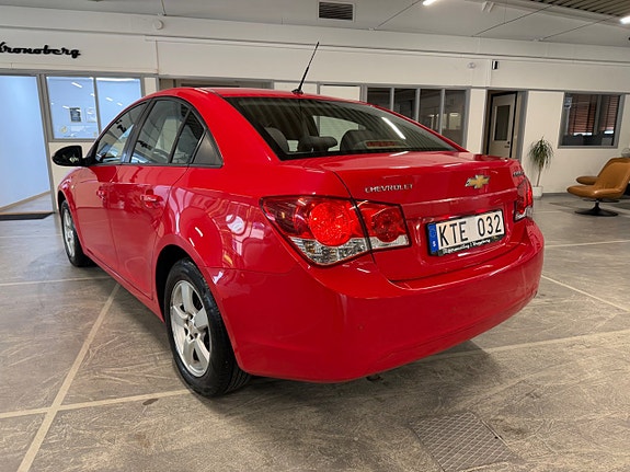 Chevrolet Cruze 4 of 13