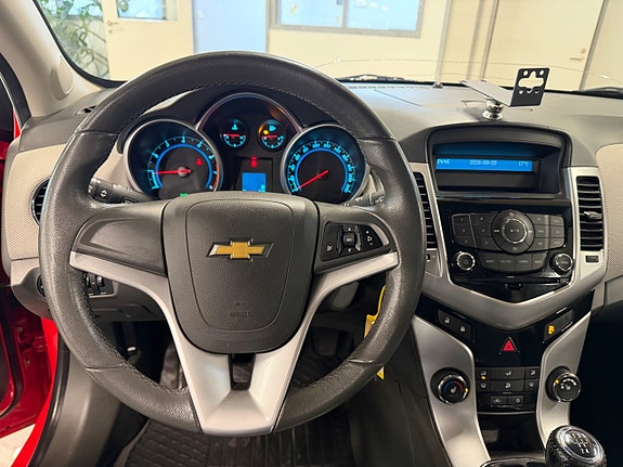 Chevrolet Cruze 10 of 13