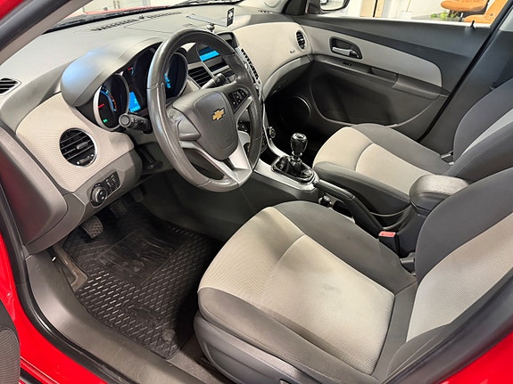 Chevrolet Cruze 9 of 13