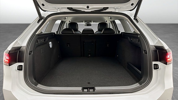 Volkswagen Passat 12 of 19