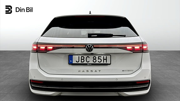 Volkswagen Passat 5 of 19