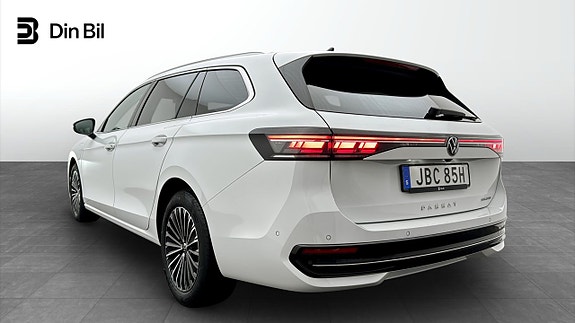 Volkswagen Passat 3 of 19