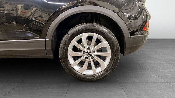 Volkswagen T-Roc 6 of 12