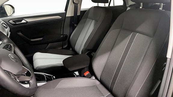 Volkswagen T-Roc 8 of 12
