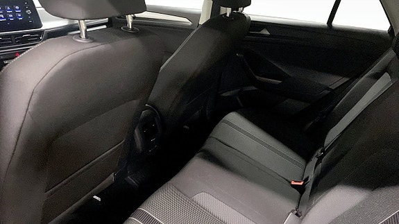 Volkswagen T-Roc 11 of 12