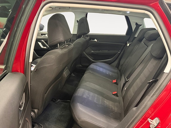 Peugeot 308 SW 15 of 18