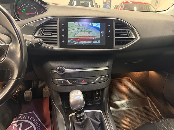 Peugeot 308 SW 13 of 18
