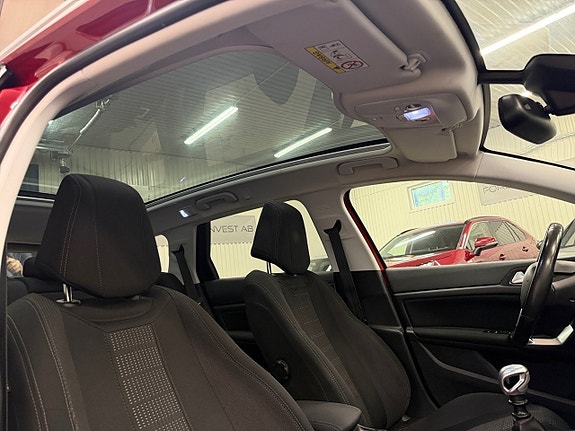 Peugeot 308 SW 16 of 18
