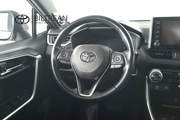 Toyota RAV4 9 of 24