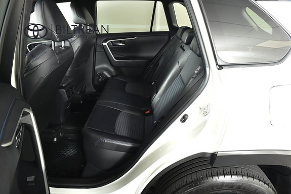 Toyota RAV4 7 of 24