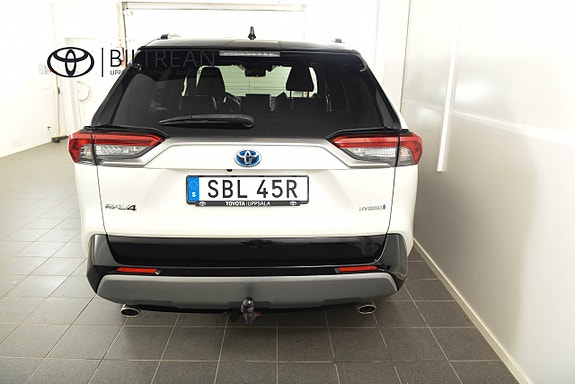 Toyota RAV4 4 of 24