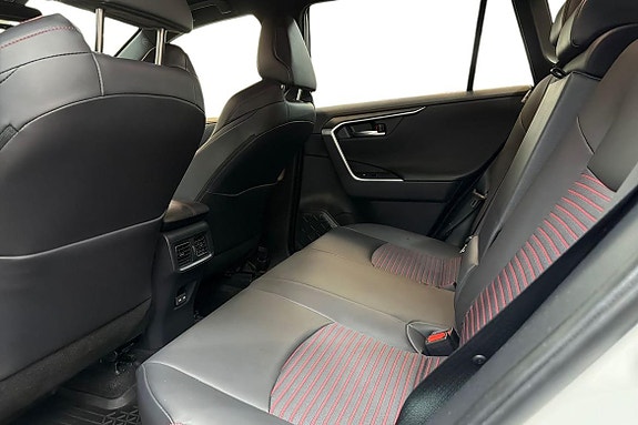Toyota RAV4 13 of 21