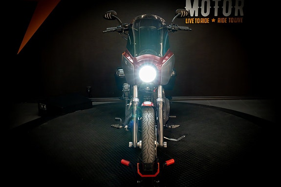 Harley-Davidson Street Bob Special (FXDBB 103) "Club Style" 8 of 17