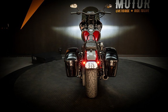 Harley-Davidson Street Bob Special (FXDBB 103) "Club Style" 4 of 17