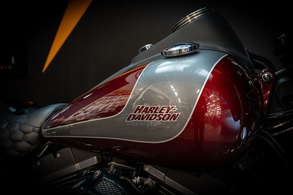Harley-Davidson Street Bob Special (FXDBB 103) "Club Style" 13 of 17