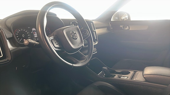 Volvo XC40 4 of 9