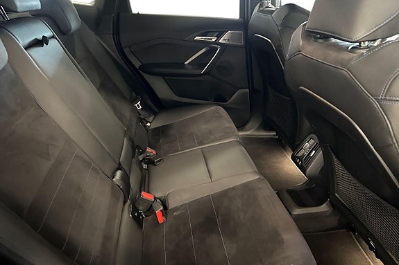 BMW iX1 7 of 18