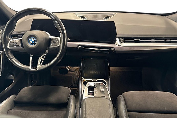 BMW iX1 8 of 18
