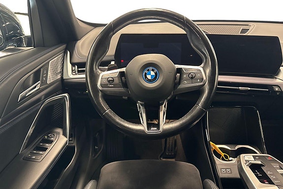 BMW iX1 9 of 18