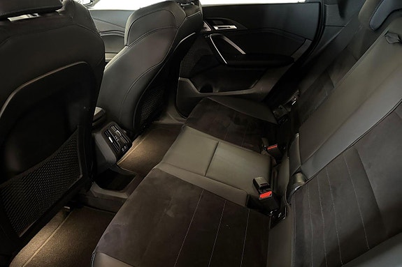 BMW iX1 11 of 18