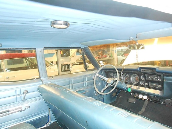 Chevrolet Impala 21 of 25