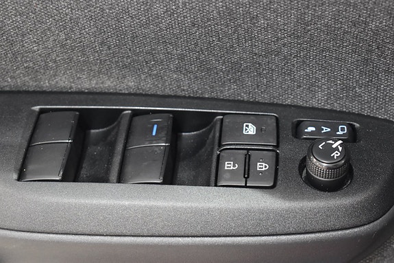 Toyota Yaris 18 of 23